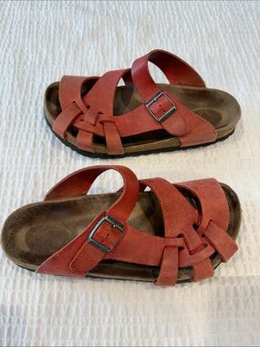 Birkenstock Women’s Pisa Leather Strappy Sandals
Size 37 (7)